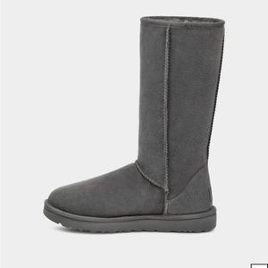 CLASSIC TALL GRAY UGGS  lightly used. Great condition